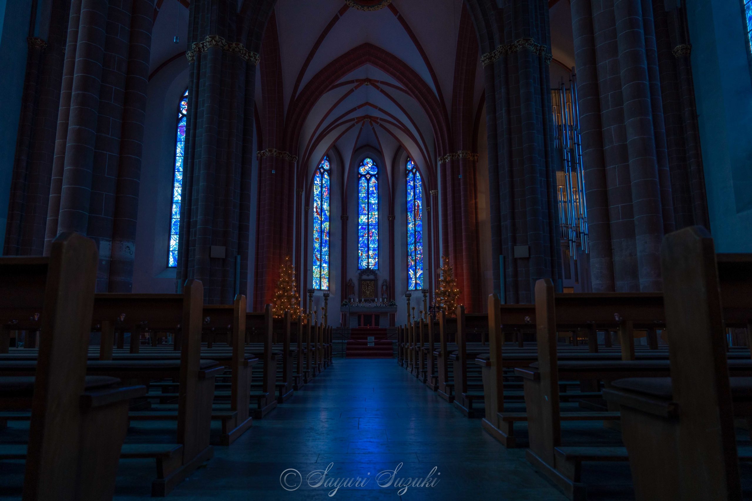 マインツ 青のステンドグラスが美しい 聖シュテファン教会 カメライゼ 旅するカメラ